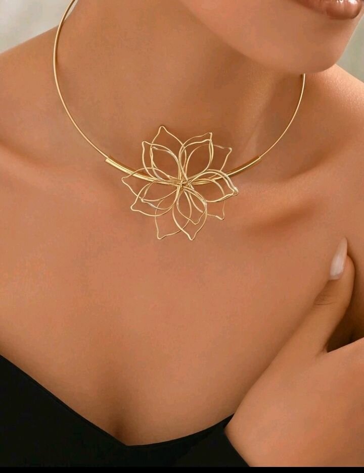 SHEIN  Style Gold Metal Flowers Choker and Ring
