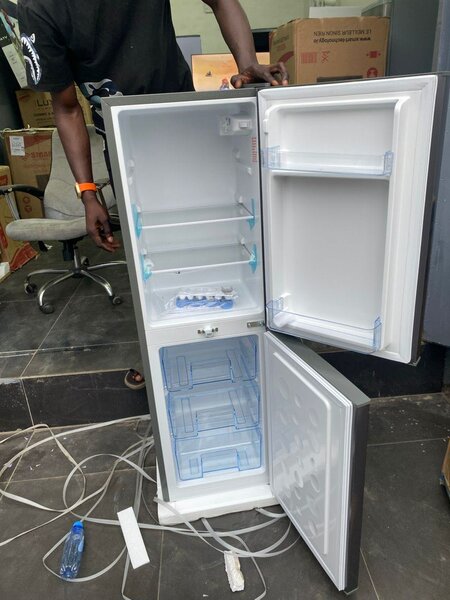 Réfrigérateur compact moderne