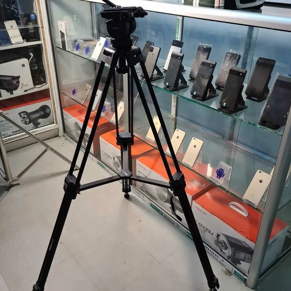 Camera tripod