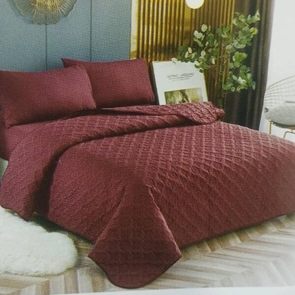 2 pillowcases, 1 bed fitter and 1 comforter