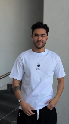 Мужская футболка белого цвета