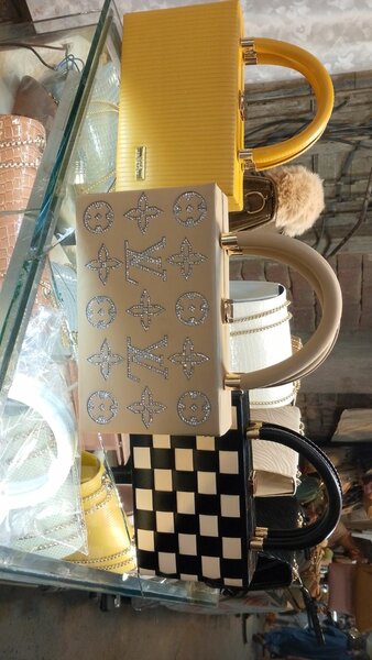 HAND MADE CLUTCHES