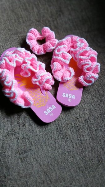 Tongs en peluche rose femme