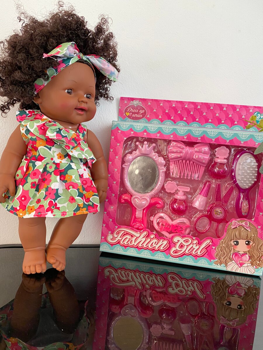 Poupée noire avec Accessoires