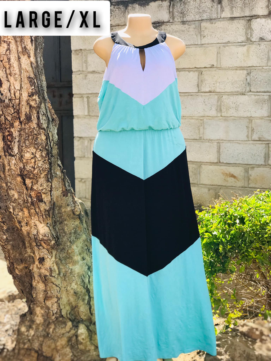 Robe blanc bleu noir