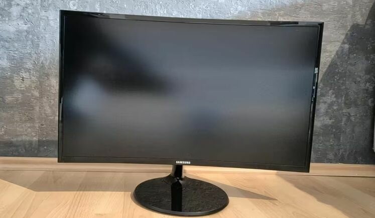 Écran incurvé LED  samsung 24"