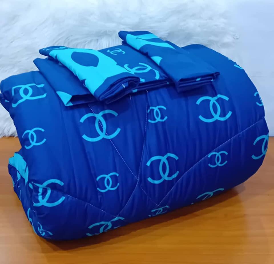 1 Duvet ,2 pillow cases and 1 flat sheet with print