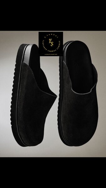 SANDALES MODÈLE PANTOUFLE