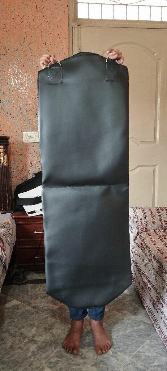 4 feet boxing bag and chain