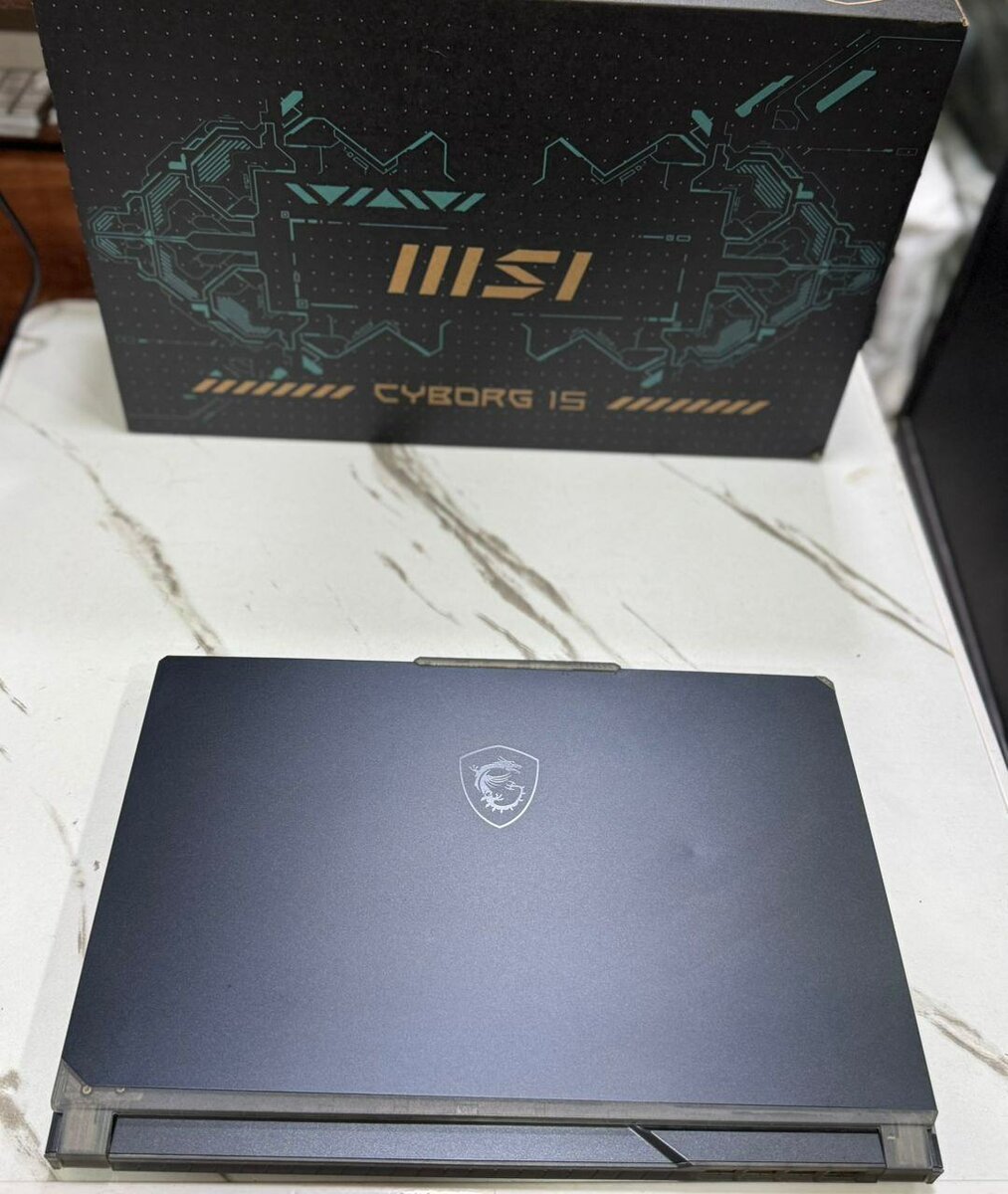 MSI Cyborg 15 A12V i7 12th gén