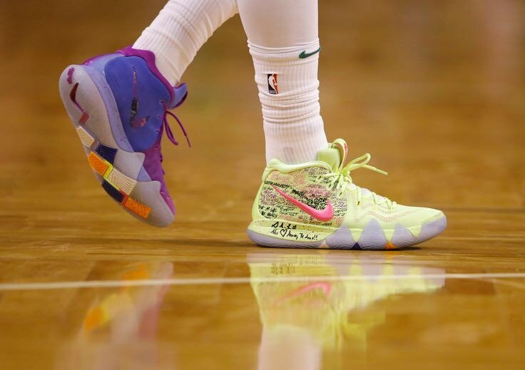 NIKE KYRIE 4 CONFETTI