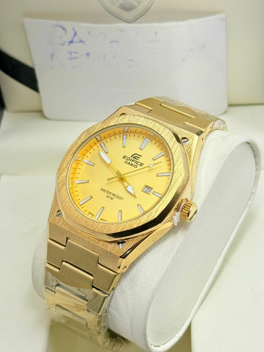 Montre de Luxe Dorée