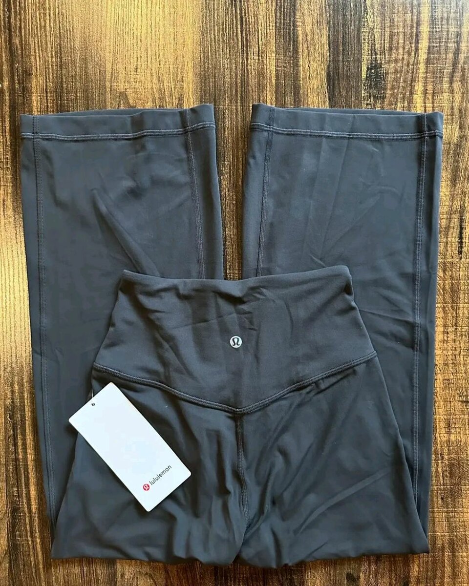 Lululemons yoga pants