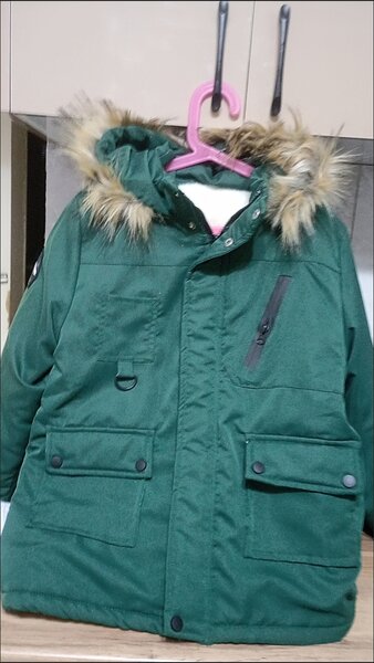 Куртка новая!! размер 140см, подойдет на 7-8 лет