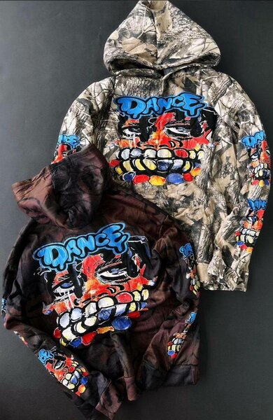 Sweat à capuche graphique coloré