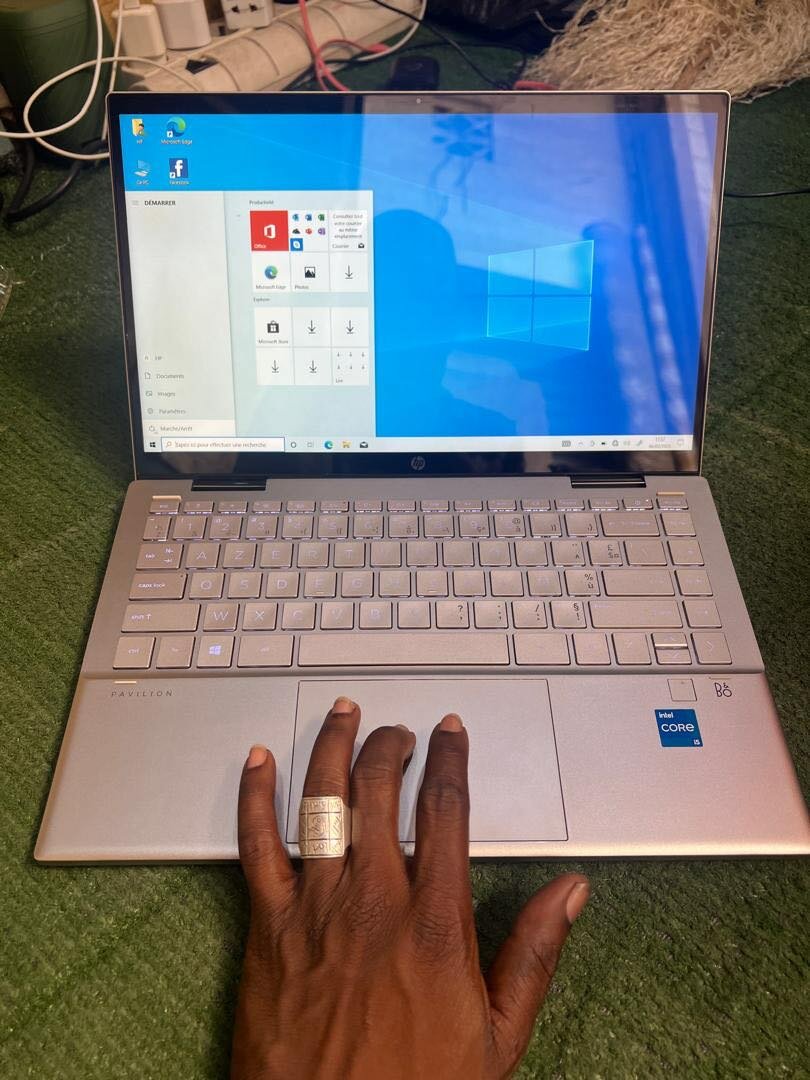 Hp pavilion corei5 8giga 512ssd