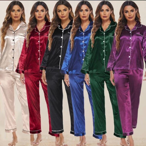 Pyjamas en satin colorés