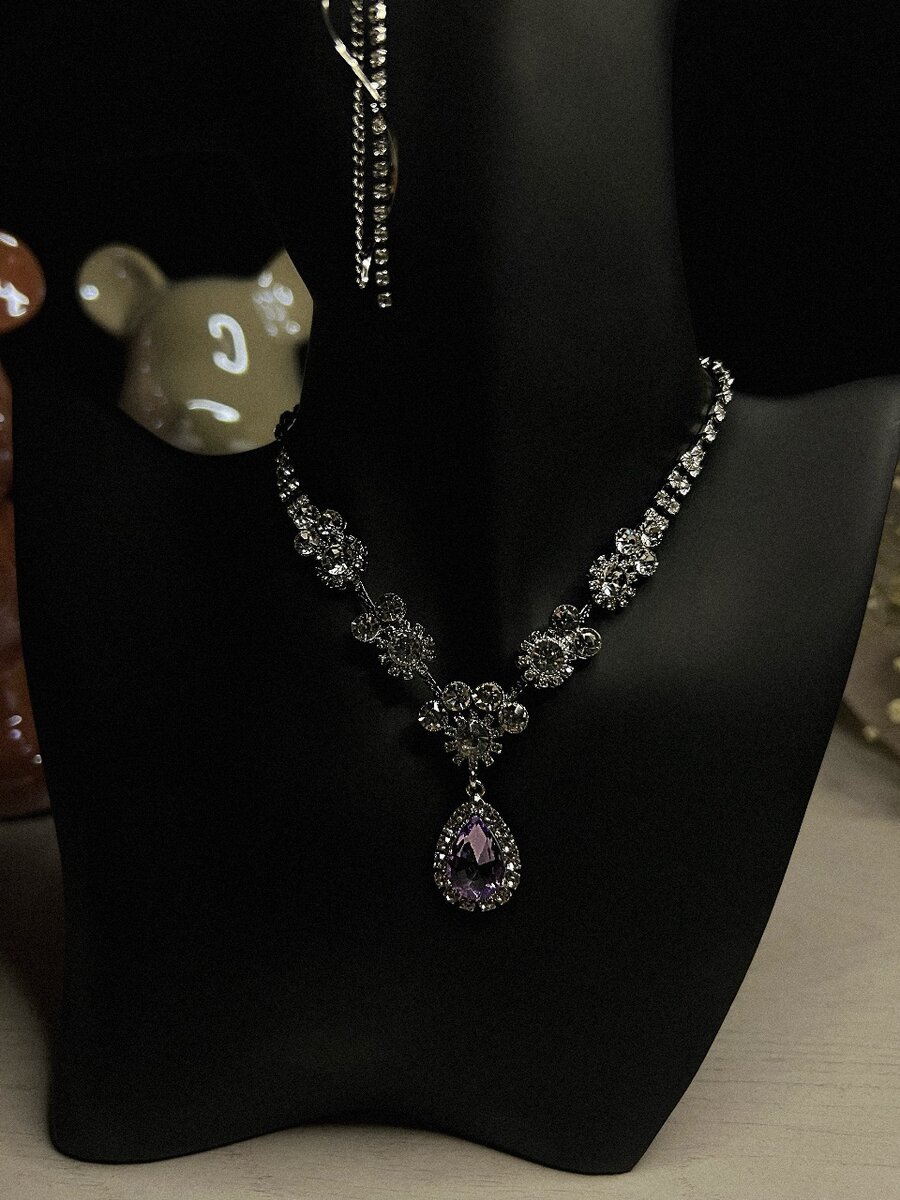 Колье с фиолетовым камнем