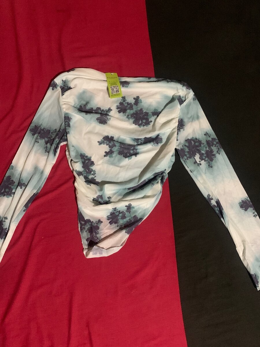 Top moulant à manches longues imprimé