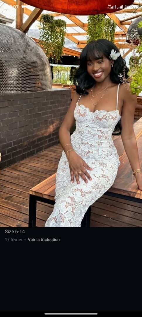 Robe longue élégante en dentelle