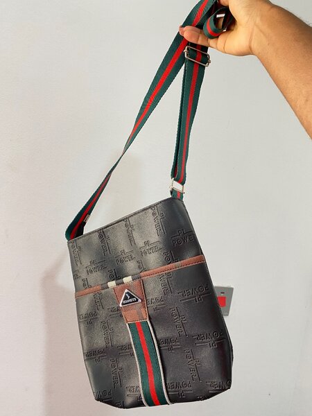 Cross shoulder bag