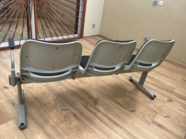 Banc d'attente moderne 3 places