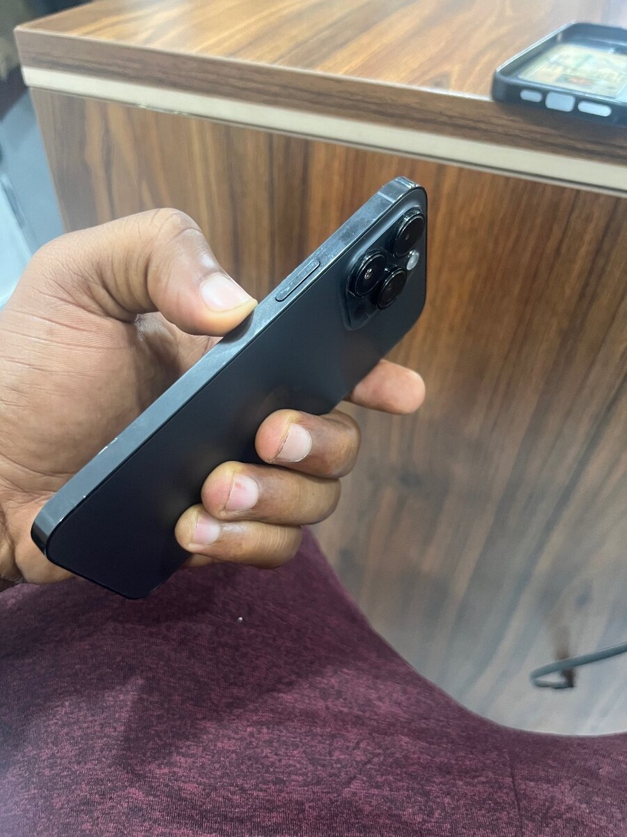 iPhone 14 Pro Max Gris Sidéral