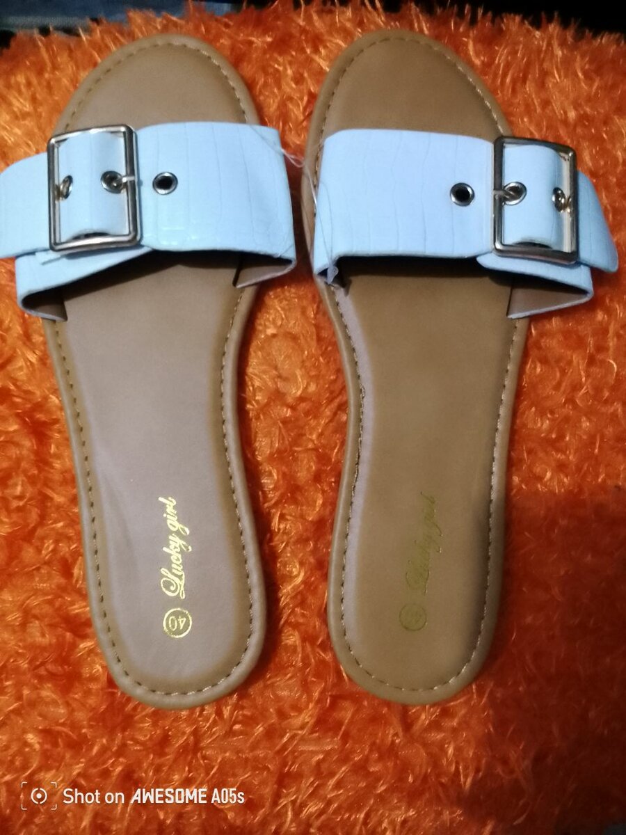 Ladies slippers