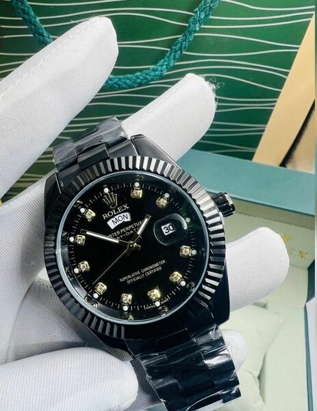 Montre élégante noire