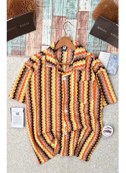 Chemises à motifs colorés