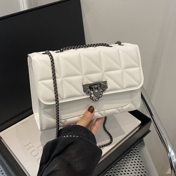 Вместительная сумочка