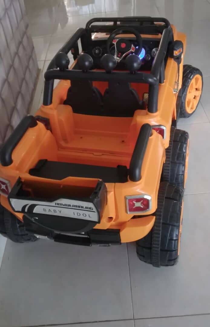 Kids jeep car with six tires