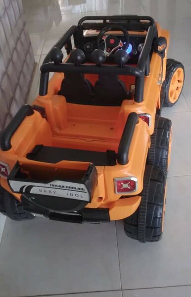 Kids jeep car with six tires