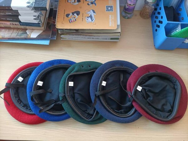 Bérets colorés élégants