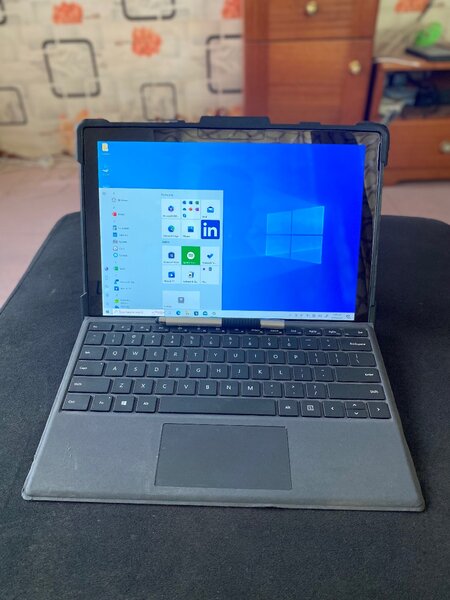 Microsoft surface pro 5 (sim)