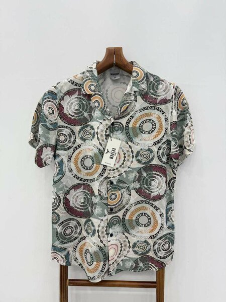 Chemise estivale à motifs tropicaux