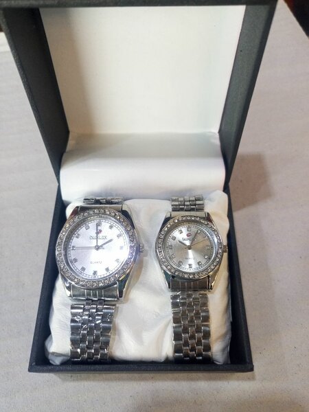 Dulex Couple Watch