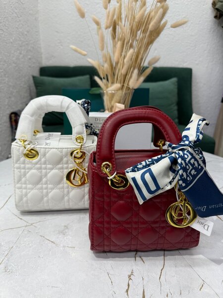 Женские сумки и одежда