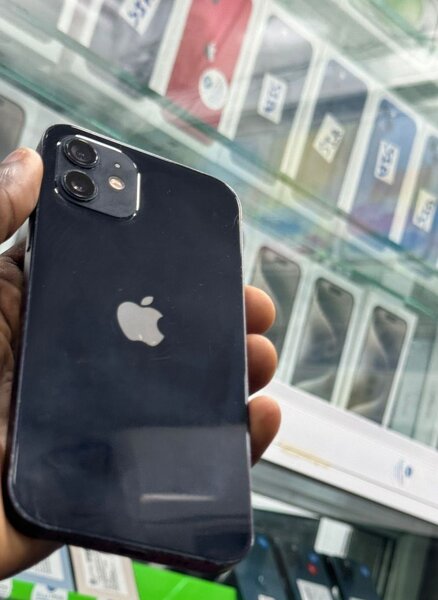 iPhone 12 tout passe propre