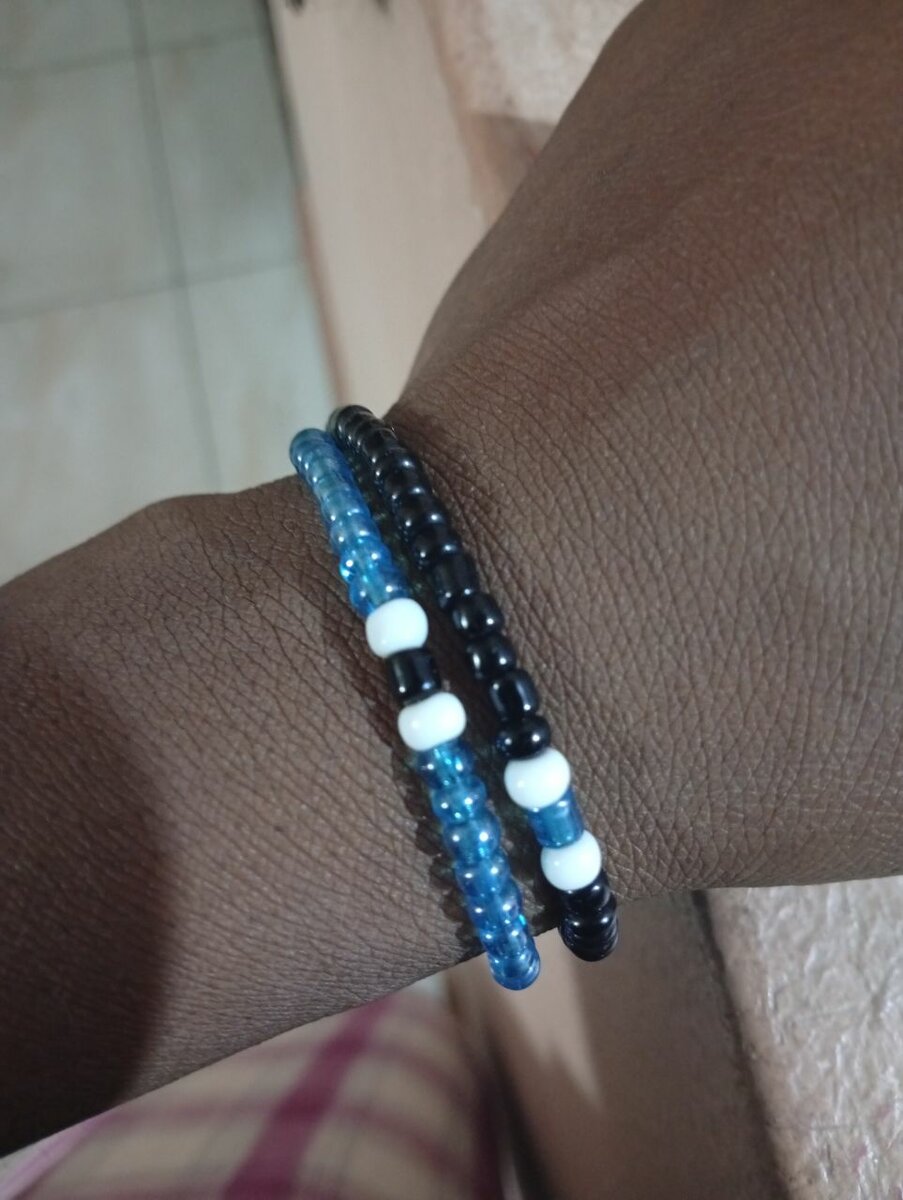 Bracelets perles noir et bleu