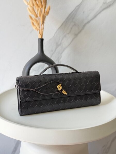 Pochette élégante en cuir tressé