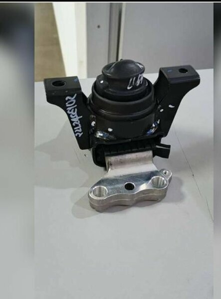 Support moteur droite dzire
