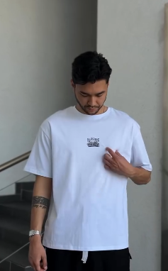 Мужская футболка белого цвета