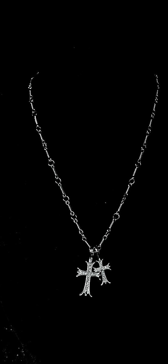 Collier pendentif croix élégant