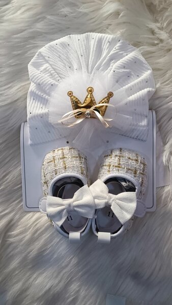 Baby shoe with turban