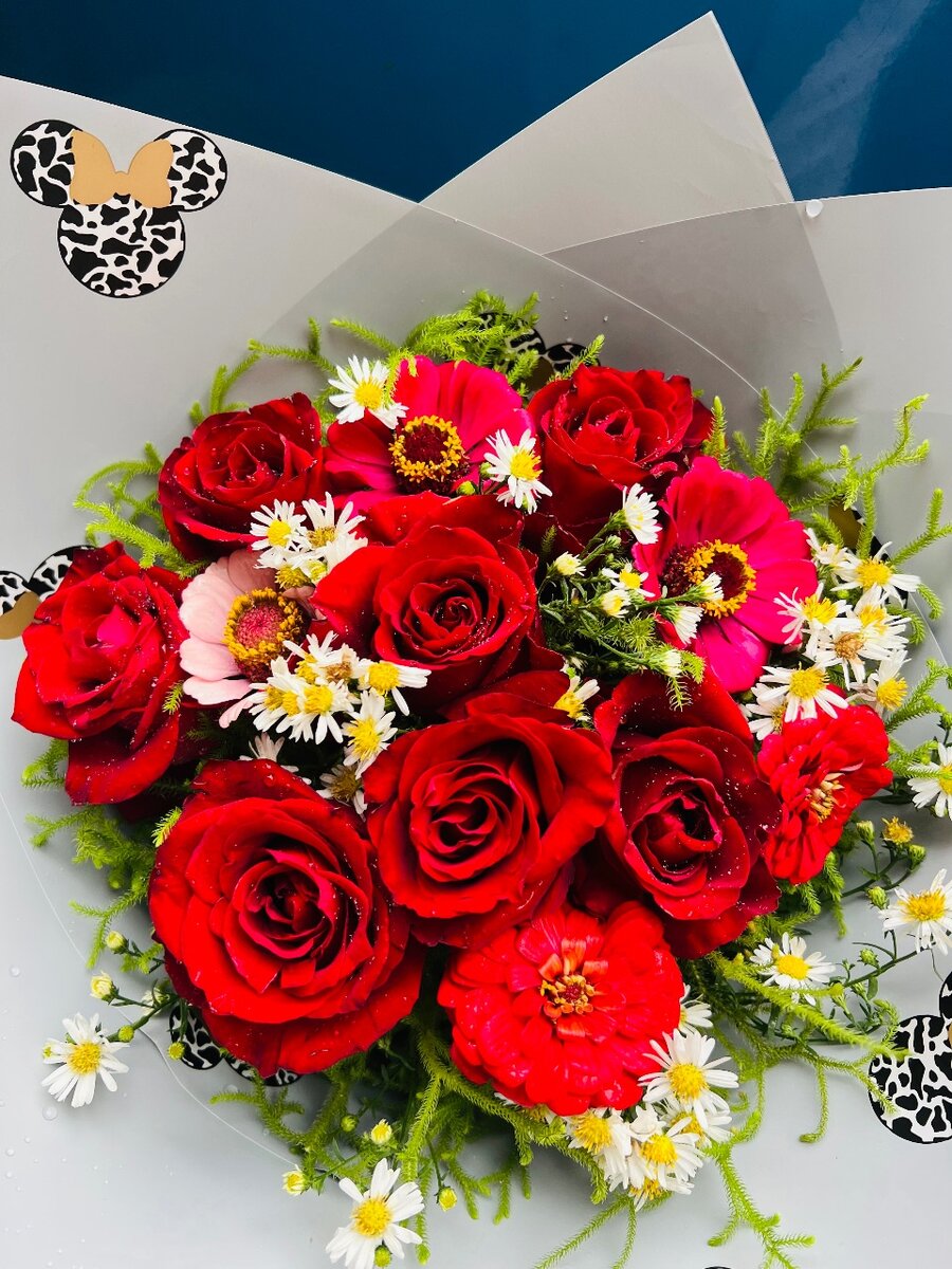 Bouquet de roses rouges éclatantes