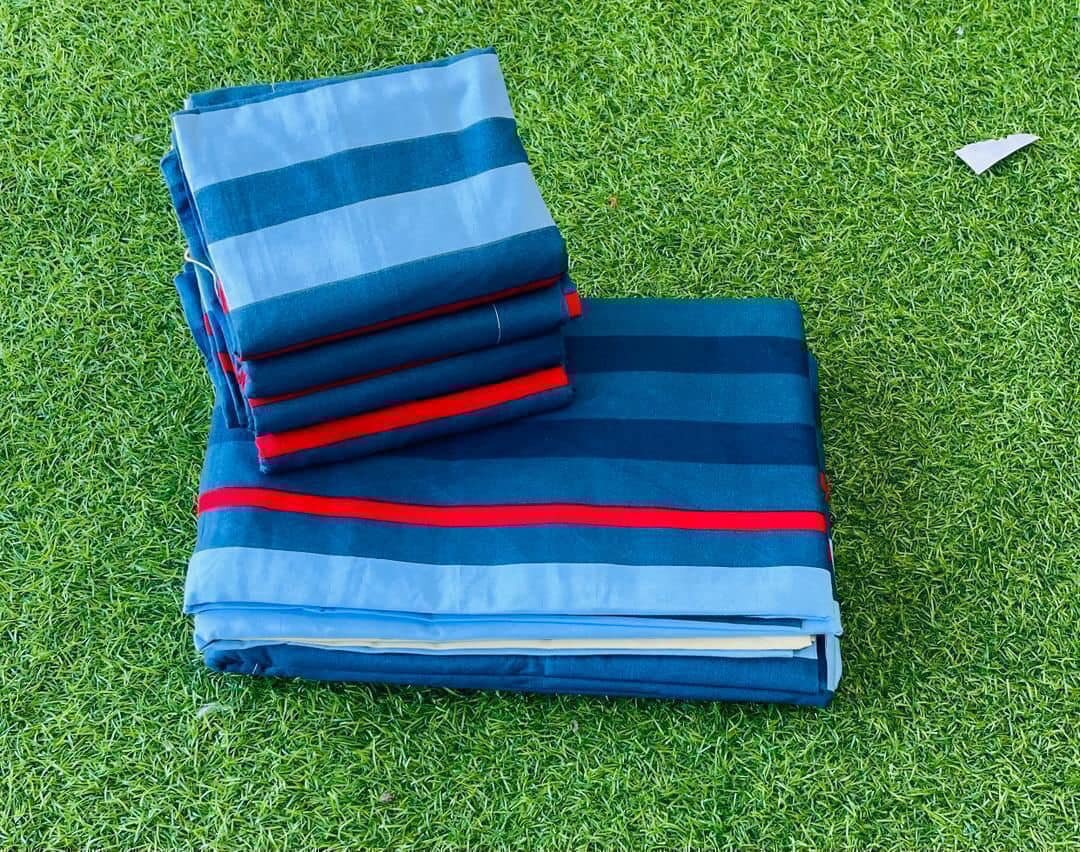  set includes 2 bedsheets and 4 pillowcases.