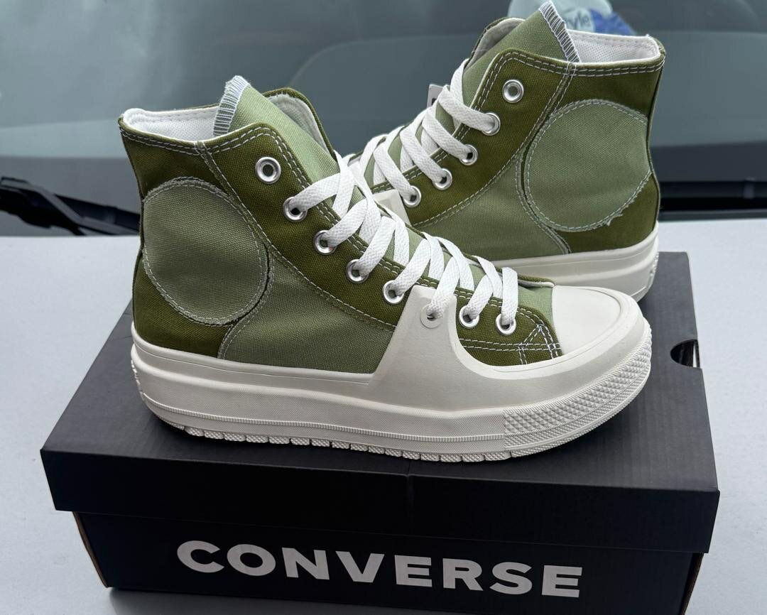 Converse Chuck Taylor High Tops