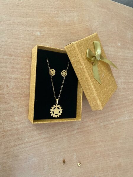 Parure Collier et Boucles d'Oreilles Élégante