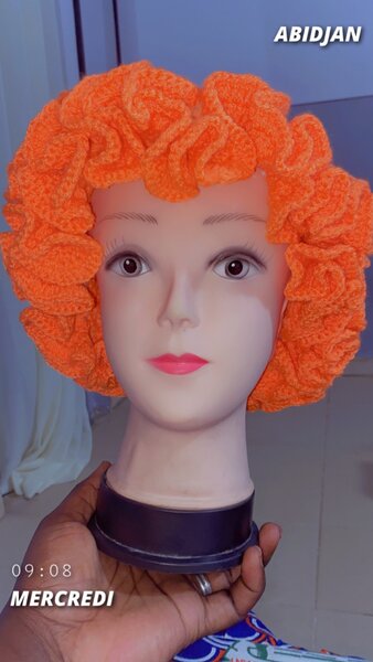 Perruque en crochet colorée